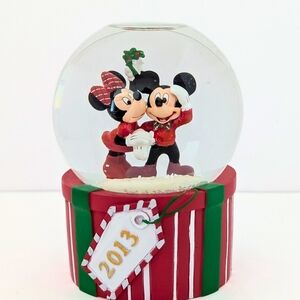 Disney Mickey & Minnie Mouse Glass Snow Globe